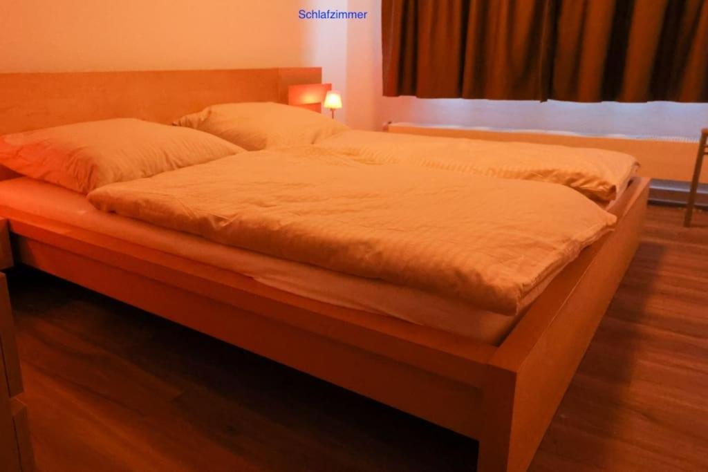 נויברנדנבורג Freundliche Wohnung Mit Parkplatz Und Terrasse מראה חיצוני תמונה