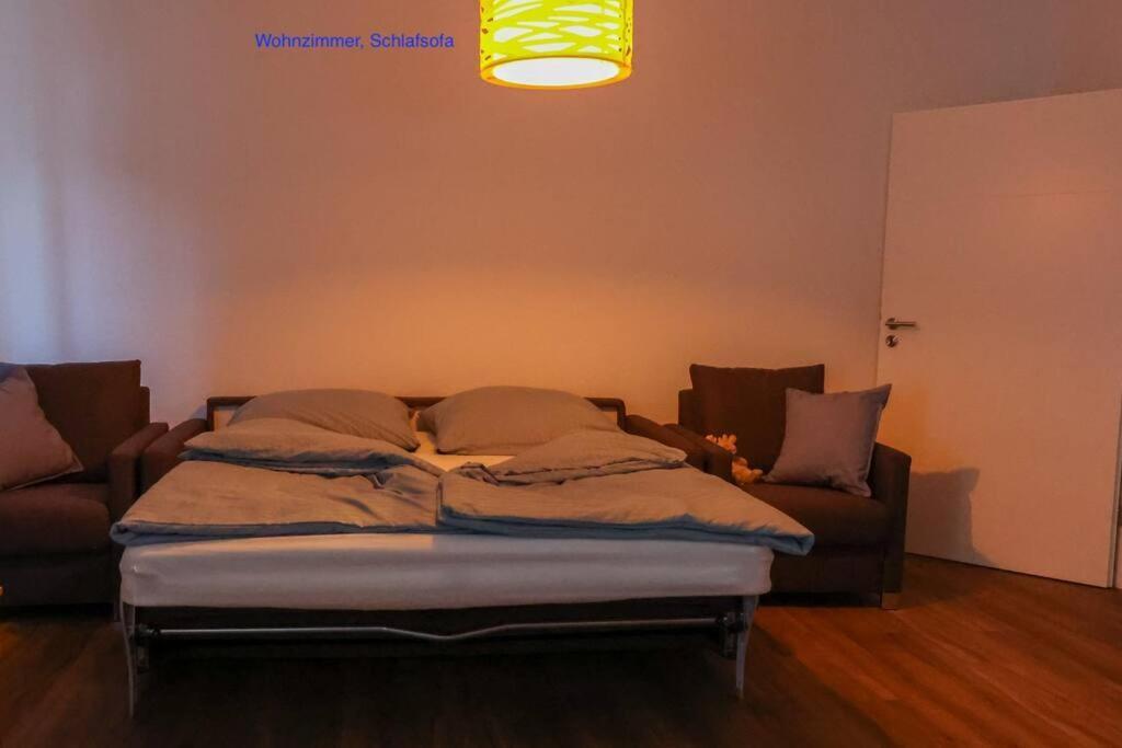 נויברנדנבורג Freundliche Wohnung Mit Parkplatz Und Terrasse מראה חיצוני תמונה